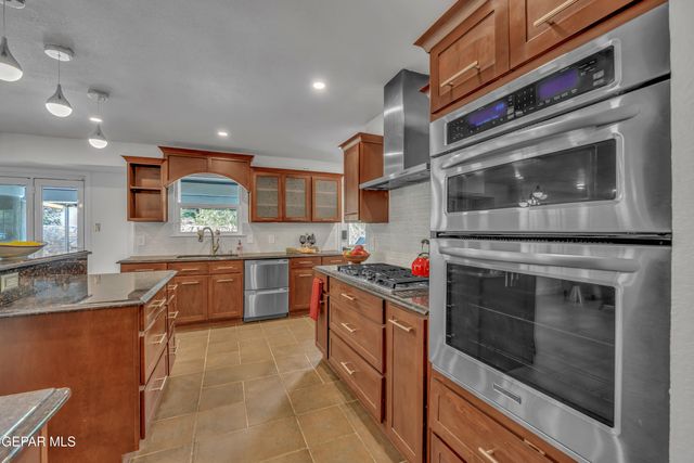 621 Rosinante Road, El Paso, TX 79922