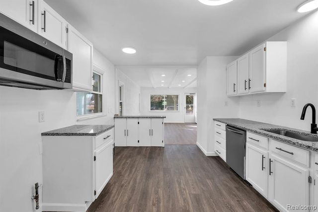 8029 Roosevelt Street, Taylor, MI 48180