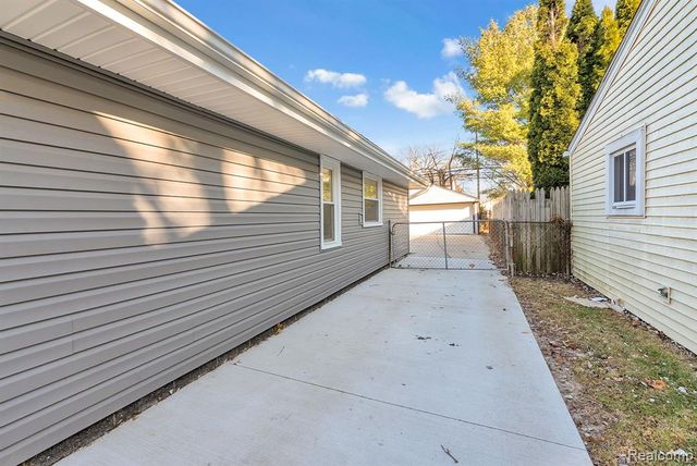 8029 Roosevelt Street, Taylor, MI 48180