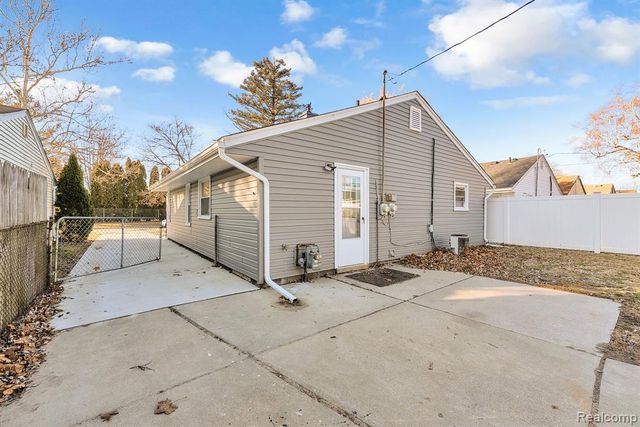 8029 Roosevelt Street, Taylor, MI 48180