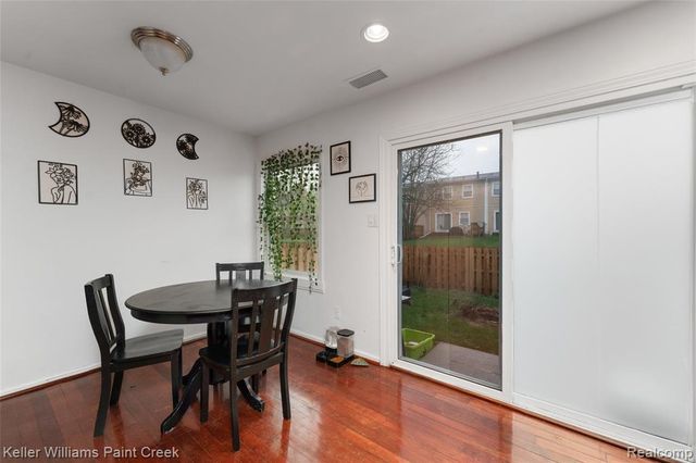 1129 Marquette Ct, Rochester Hills, MI 48307