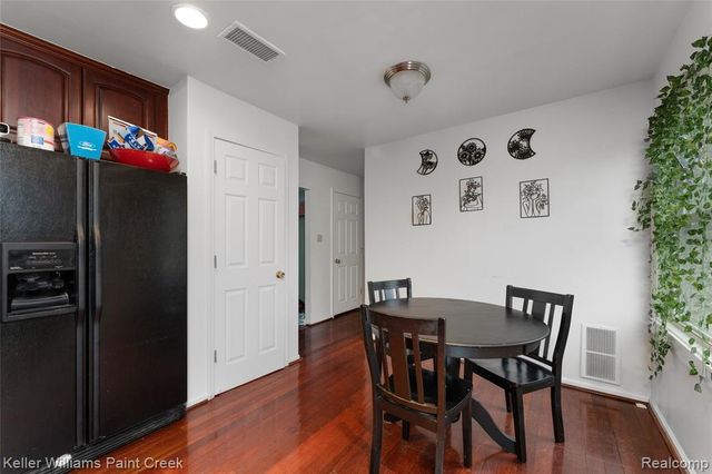 1129 Marquette Ct, Rochester Hills, MI 48307
