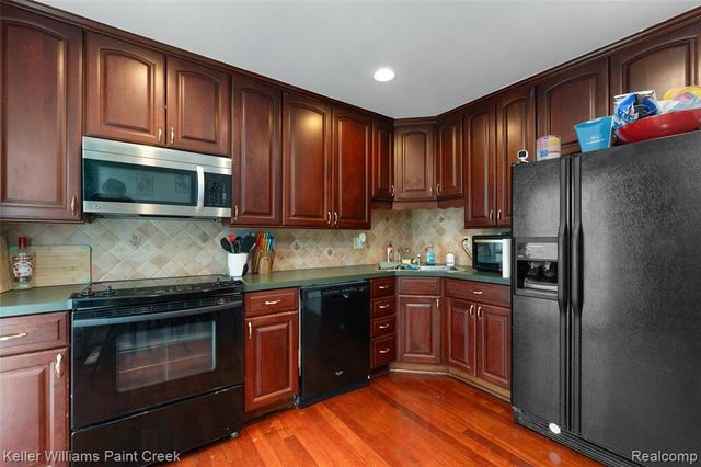 1129 Marquette Ct, Rochester Hills, MI 48307