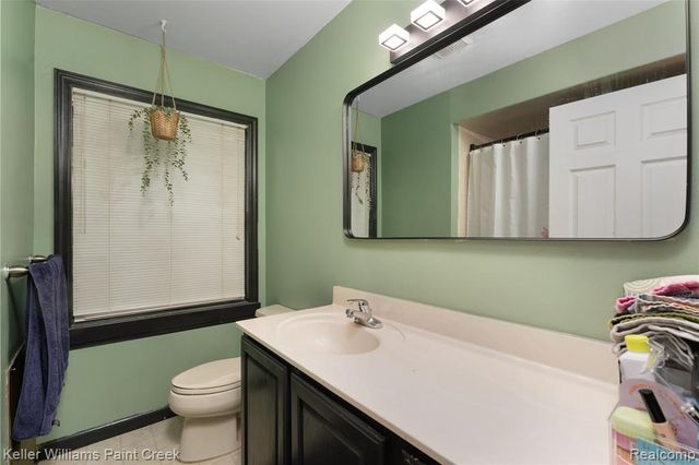1129 Marquette Ct, Rochester Hills, MI 48307