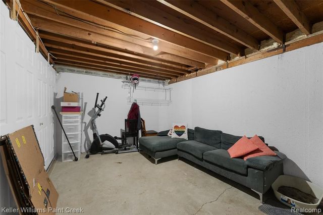 1129 Marquette Ct, Rochester Hills, MI 48307