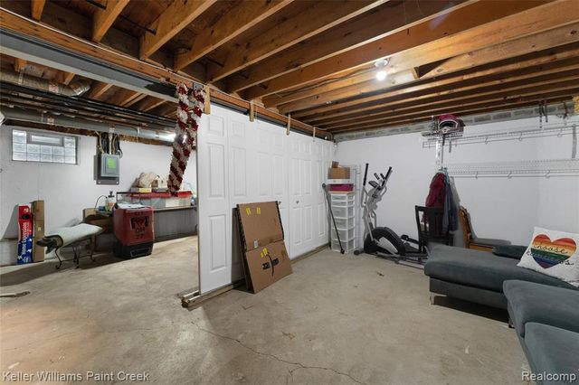 1129 Marquette Ct, Rochester Hills, MI 48307