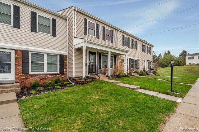1129 Marquette Ct, Rochester Hills, MI 48307