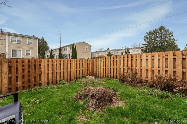 1129 Marquette Ct, Rochester Hills, MI 48307