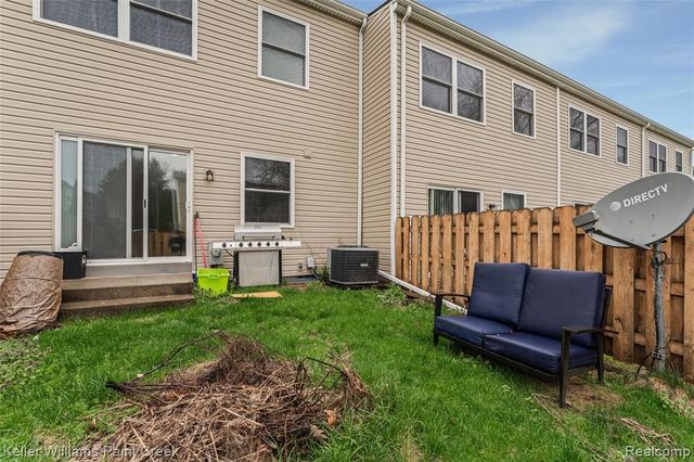 1129 Marquette Ct, Rochester Hills, MI 48307