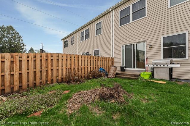 1129 Marquette Ct, Rochester Hills, MI 48307