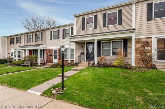 1129 Marquette Ct, Rochester Hills, MI 48307