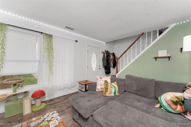 1129 Marquette Ct, Rochester Hills, MI 48307
