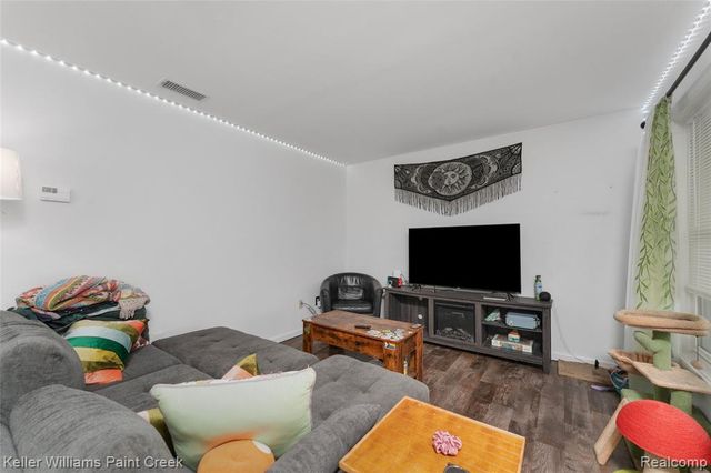 1129 Marquette Ct, Rochester Hills, MI 48307