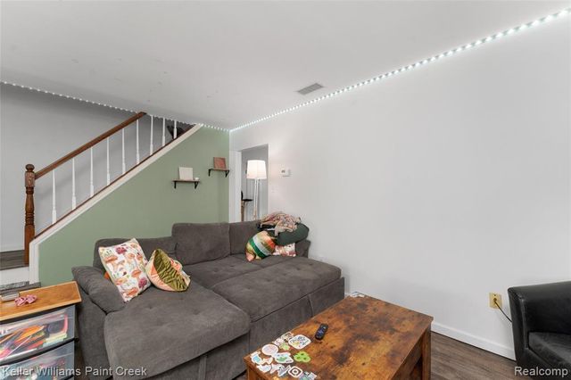 1129 Marquette Ct, Rochester Hills, MI 48307