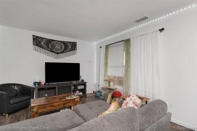 1129 Marquette Ct, Rochester Hills, MI 48307