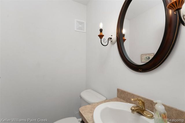 1129 Marquette Ct, Rochester Hills, MI 48307