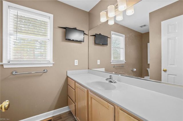 8 River CV, Portsmouth, VA 23703