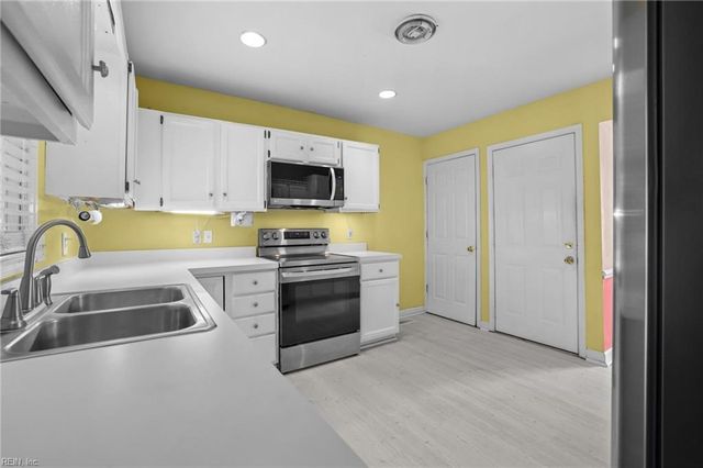 8 River CV, Portsmouth, VA 23703