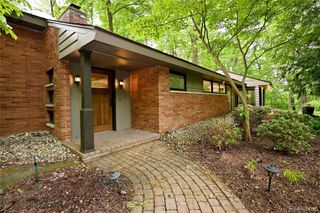 3310 Dogwood Court, Bloomfield Hills, MI 48304