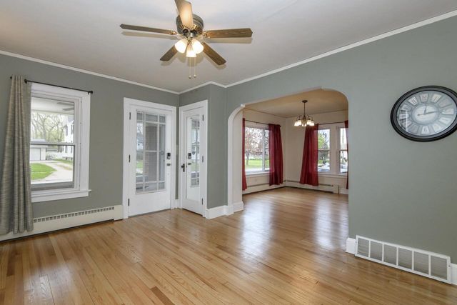 220 Fox STREET, Mukwonago, WI 53149