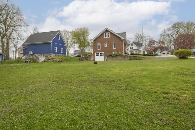 220 Fox STREET, Mukwonago, WI 53149