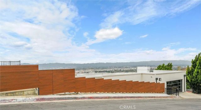 10050 Olivia Ter, Sun Valley, CA 91352