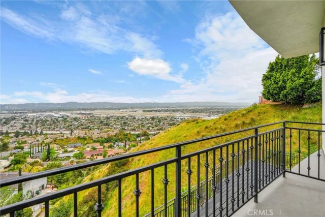 10050 Olivia Ter, Sun Valley, CA 91352
