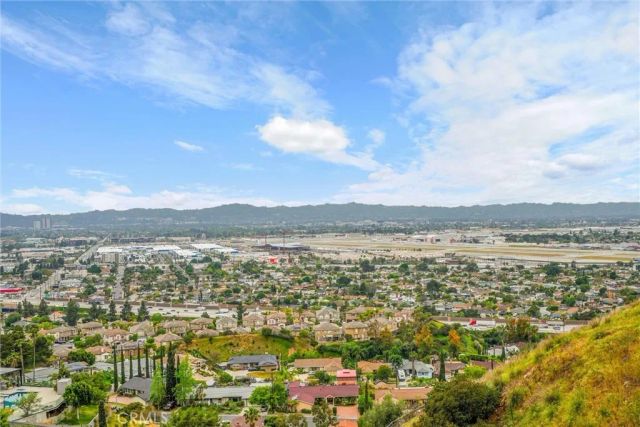 10050 Olivia Ter, Sun Valley, CA 91352