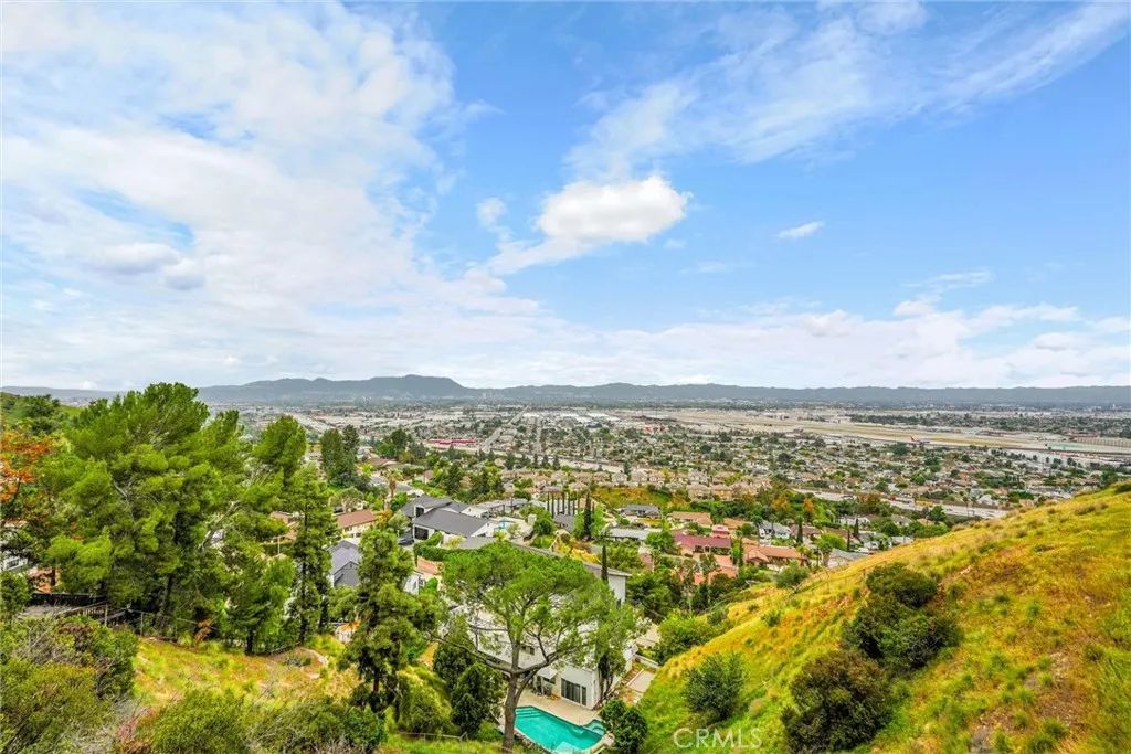 10050 Olivia Ter, Sun Valley, CA 91352