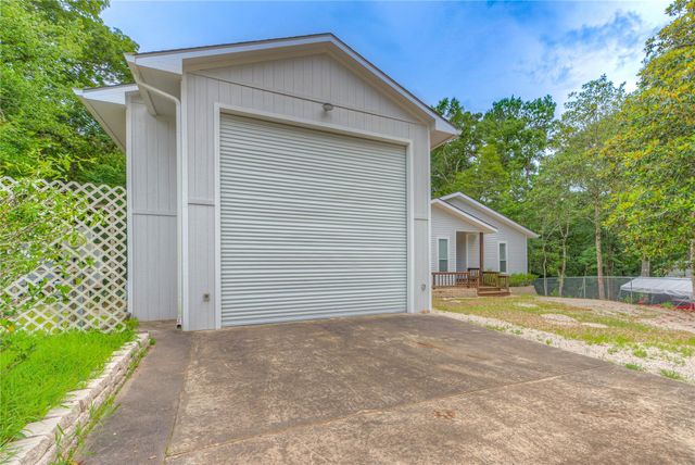 241 E Peterson Loop, Livingston, TX 77351