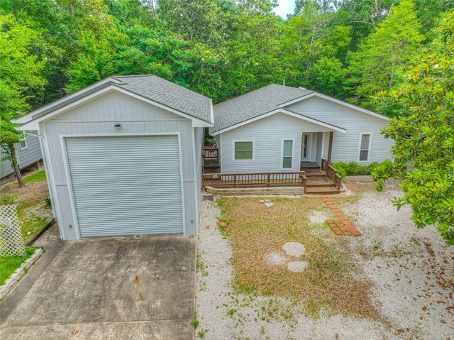 241 E Peterson Loop, Livingston, TX 77351