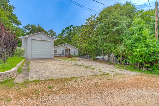 241 E Peterson Loop, Livingston, TX 77351