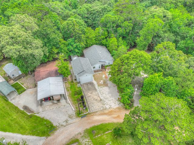 241 E Peterson Loop, Livingston, TX 77351