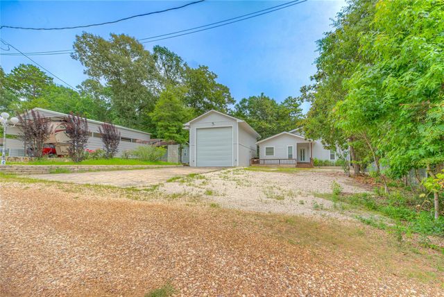 241 E Peterson Loop, Livingston, TX 77351