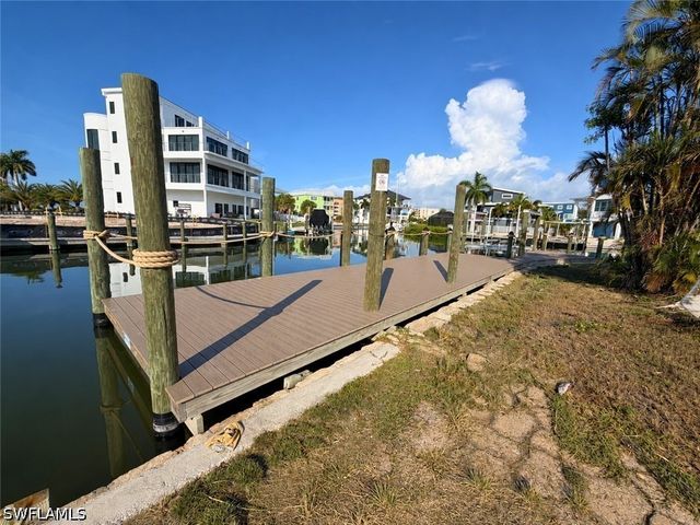 800 3rd ST, Fort Myers Beach, FL 33931