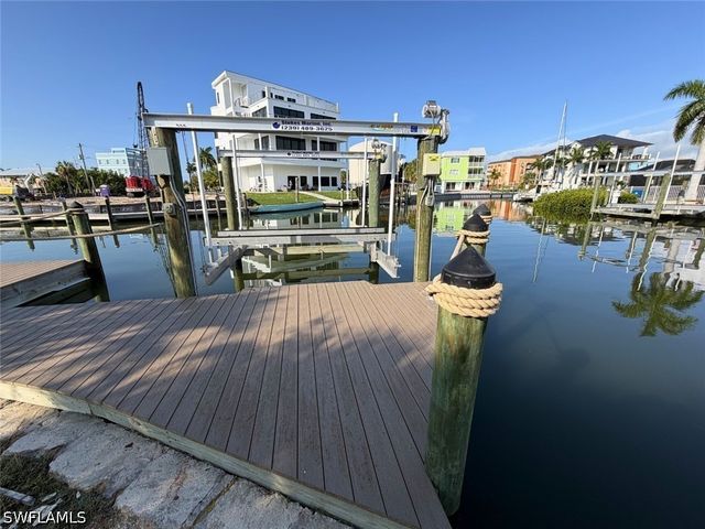 800 3rd ST, Fort Myers Beach, FL 33931