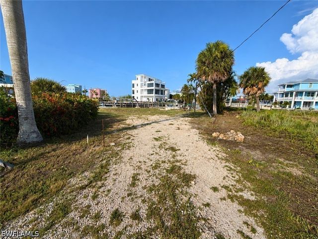 800 3rd ST, Fort Myers Beach, FL 33931