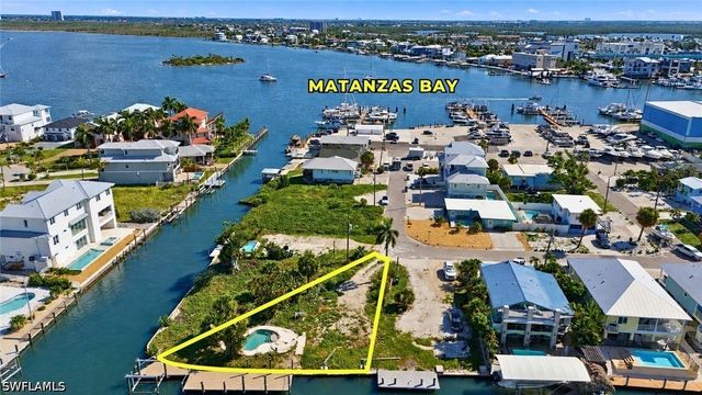800 3rd ST, Fort Myers Beach, FL 33931