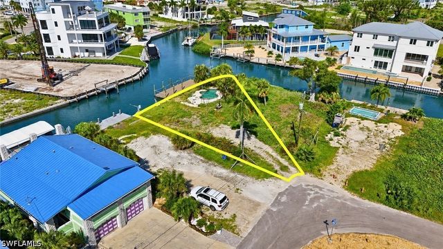800 3rd ST, Fort Myers Beach, FL 33931
