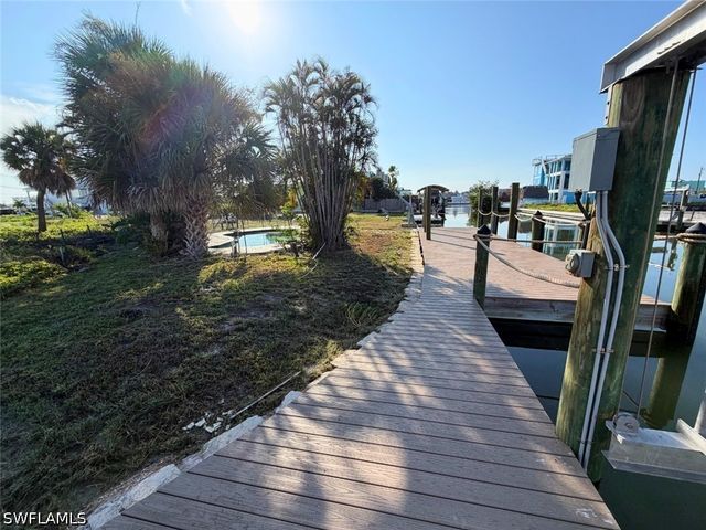 800 3rd ST, Fort Myers Beach, FL 33931