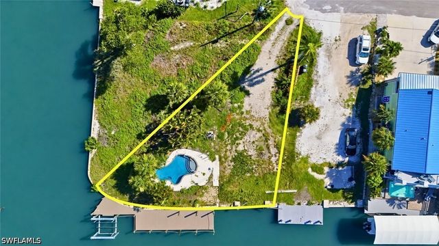 800 3rd ST, Fort Myers Beach, FL 33931