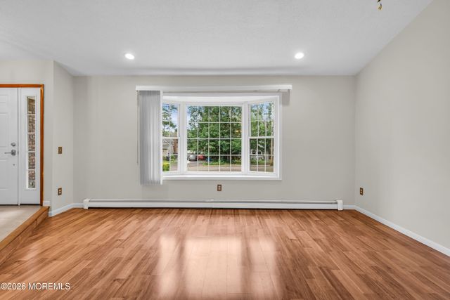 225 Genoa Avenue, Toms River, NJ 08753