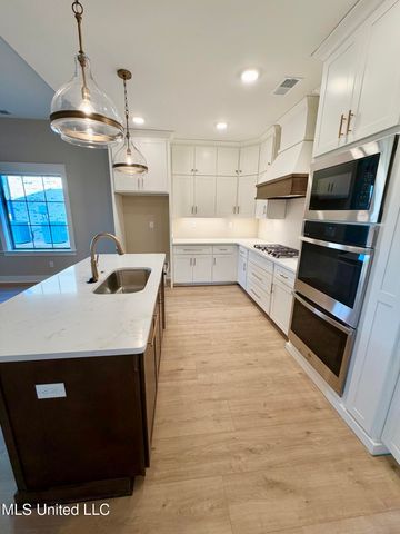 4291 S Bolivar Trail, Olive Branch, MS 38654