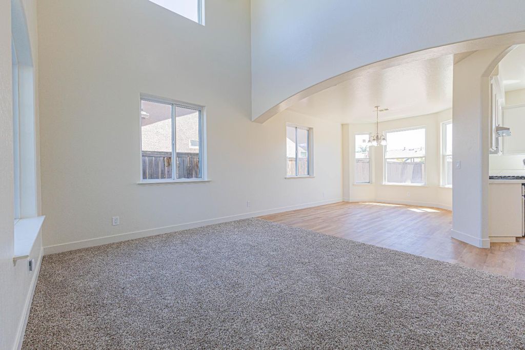 Image 2 of property listing at 772 San Andrea Avenue, Madera, CA 93637