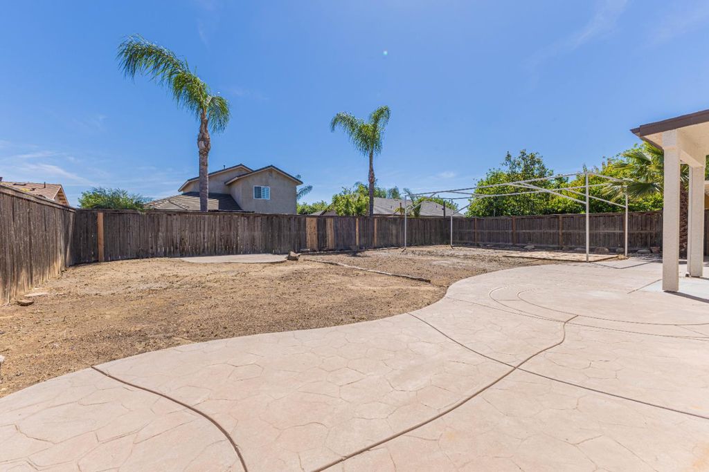 Image 28 of property listing at 772 San Andrea Avenue, Madera, CA 93637