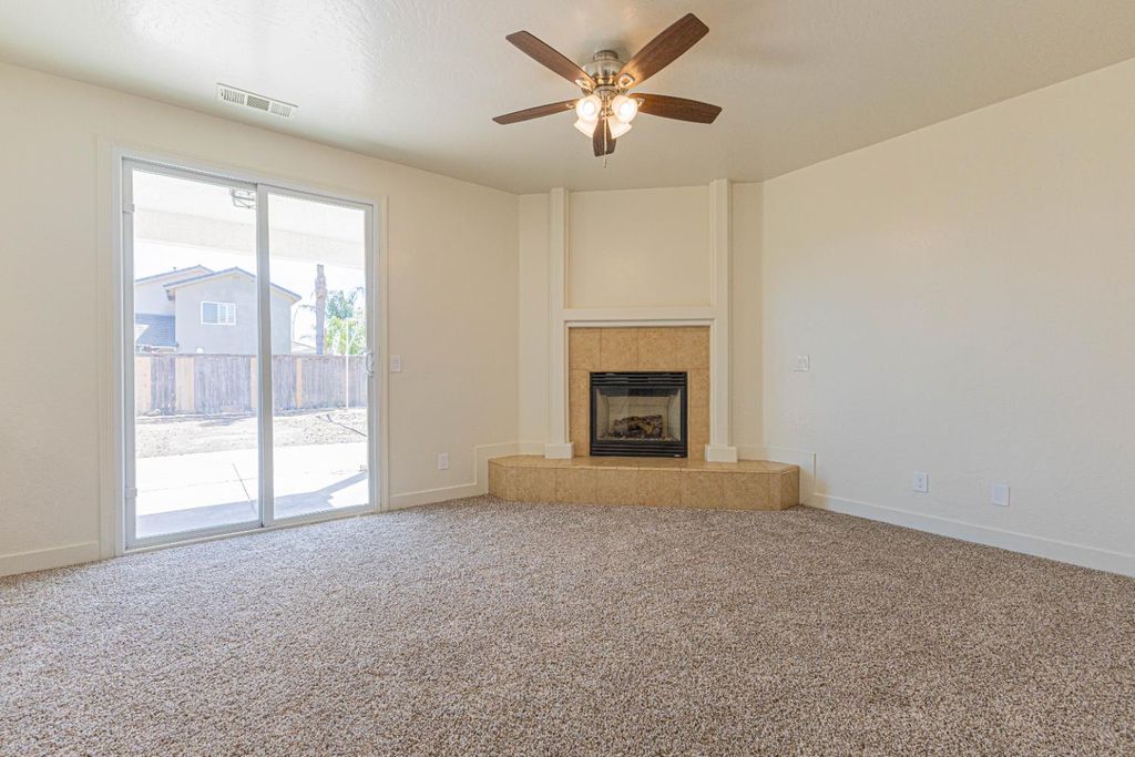 Image 7 of property listing at 772 San Andrea Avenue, Madera, CA 93637
