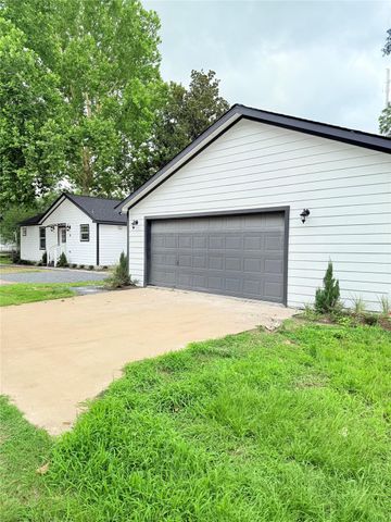 115 Penick Road, Waller, TX 77484