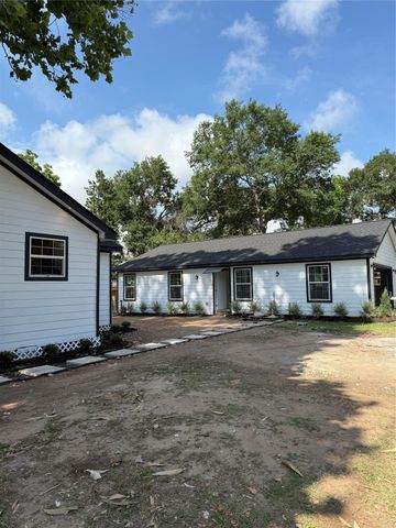 115 Penick Road, Waller, TX 77484