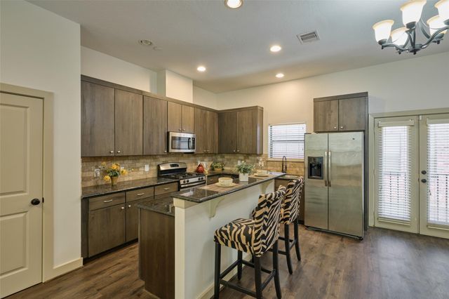 2422 Navigation Boulevard E, Houston, TX 77003