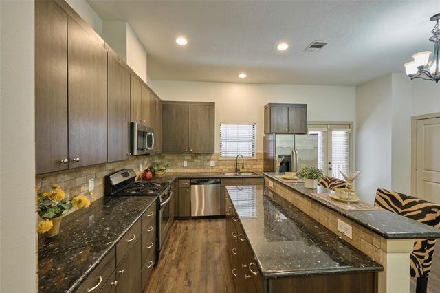 2422 Navigation Boulevard E, Houston, TX 77003